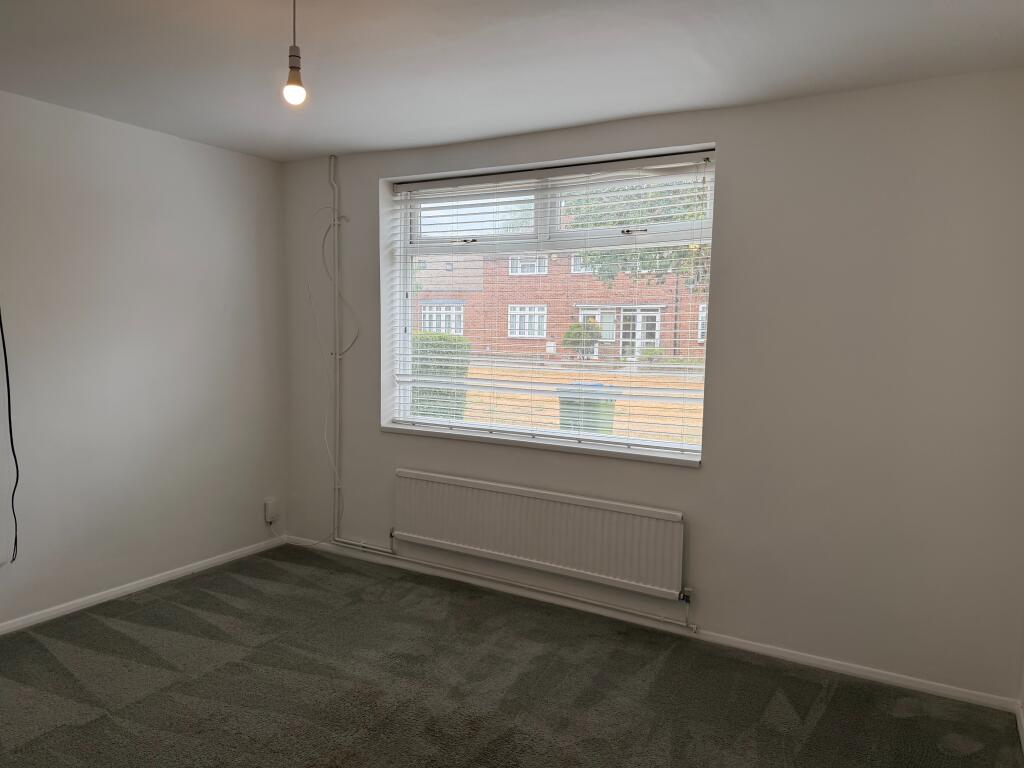 House in Dartford - More