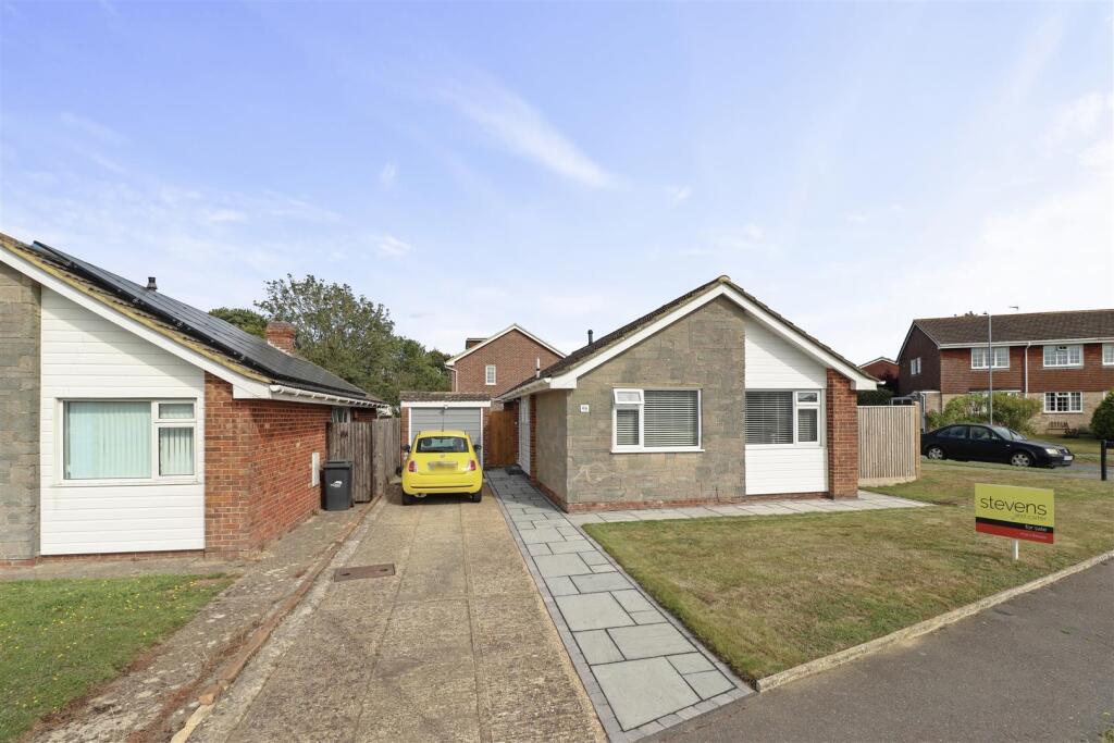 2-bed detached on Anglesey Avenue, Hailsham, £359,950
