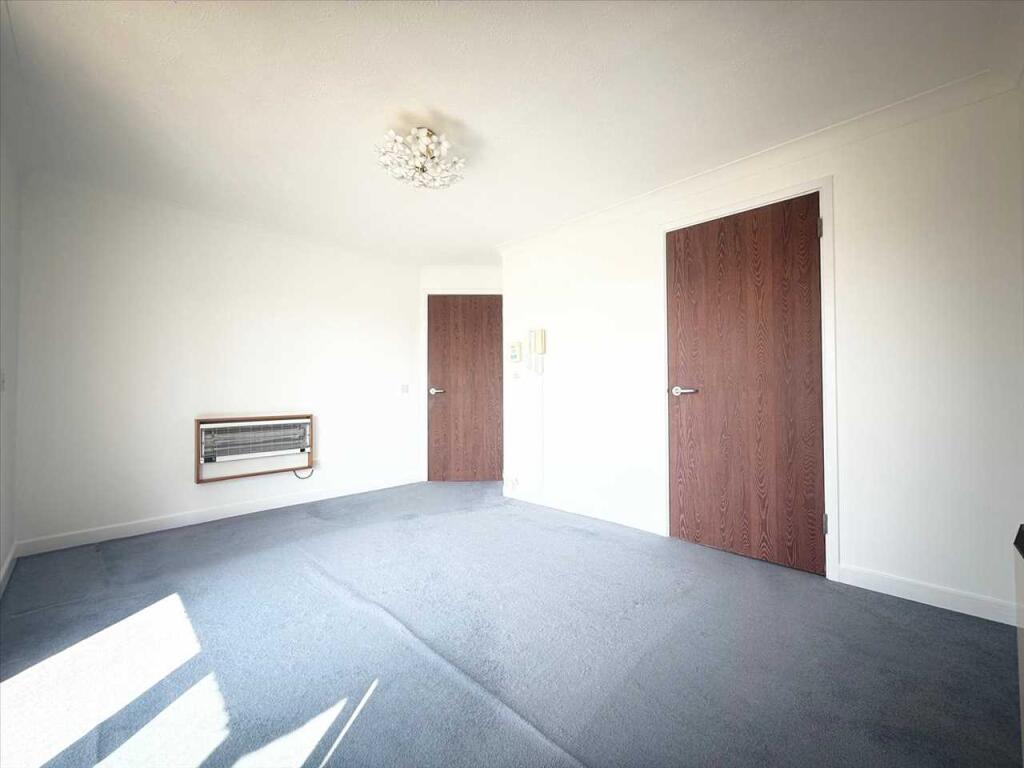 Apartment in Southend-on-Sea, Leigh-on-Sea - View 4