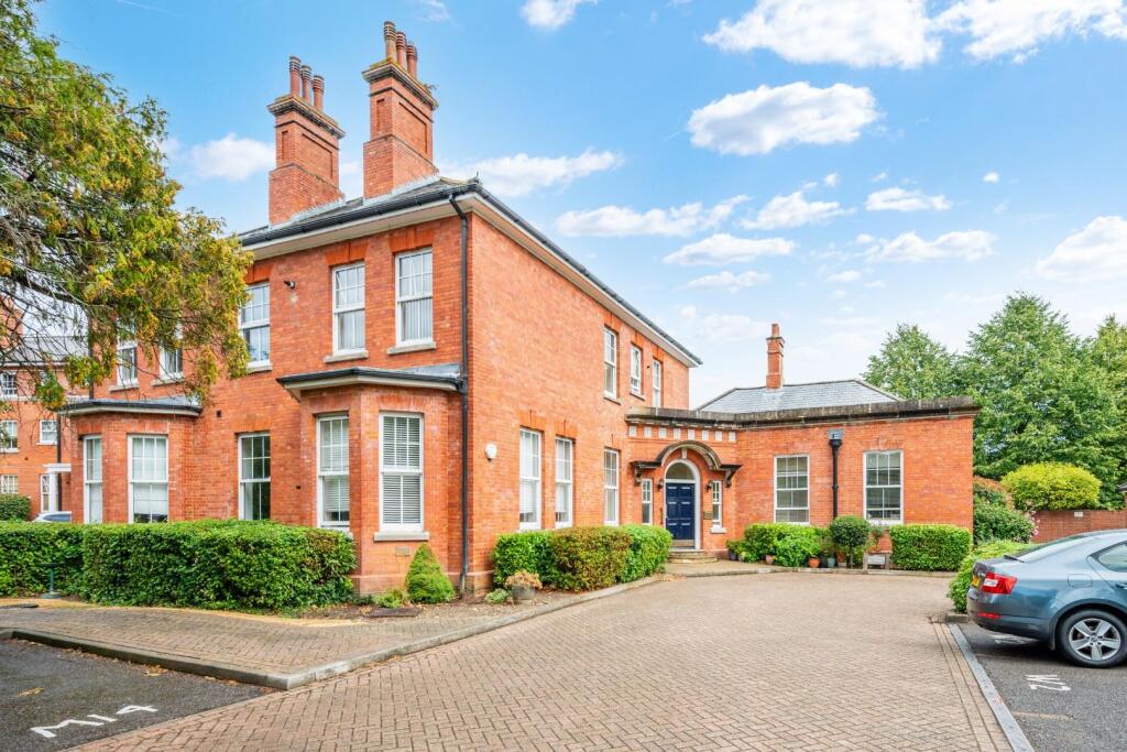 Apartment in Epsom and Ewell, Manor Park