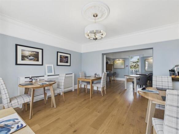 Dining Room / Bar