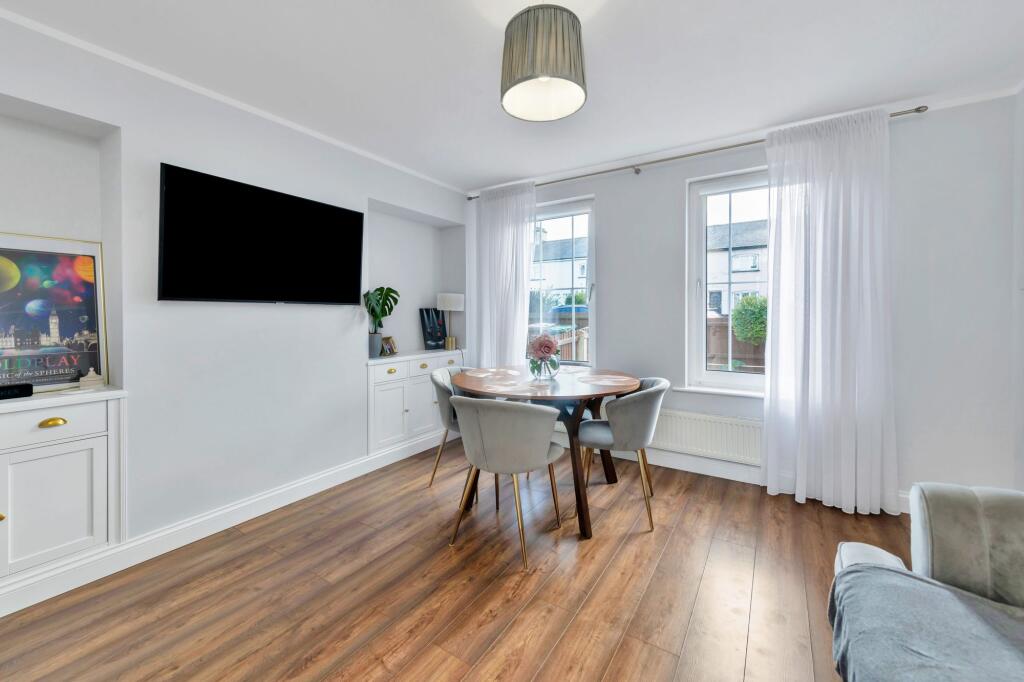 House in West Suffolk, Newmarket - More