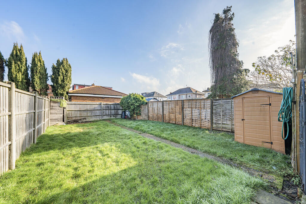 Lansbury Drive, Hayes photo 4