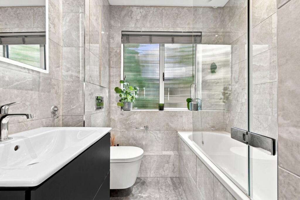 Apartment in London - View 3