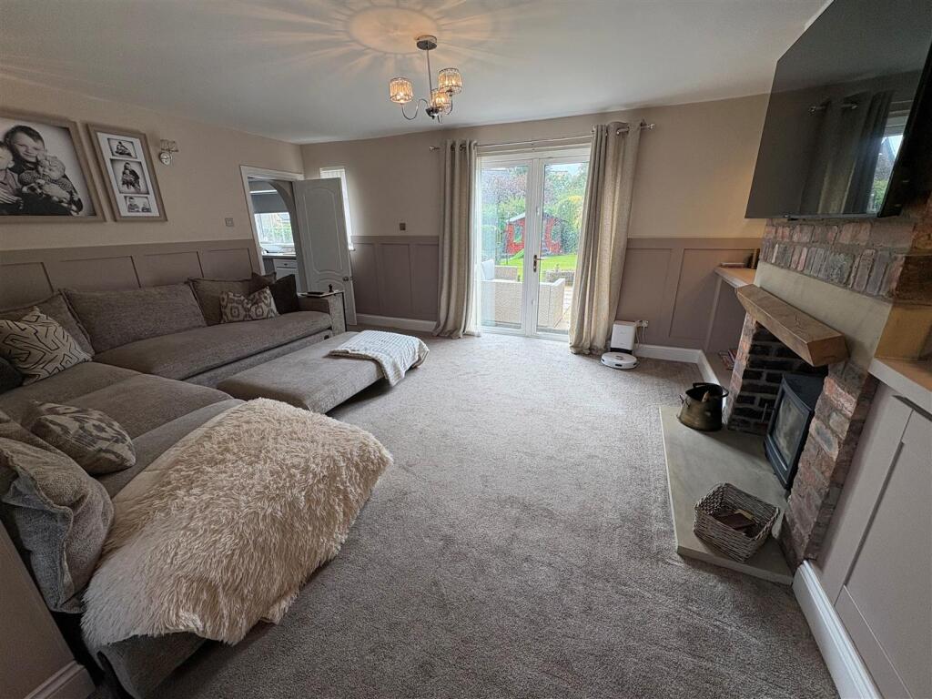 Delph Crescent, Clayton, Bradford photo 5