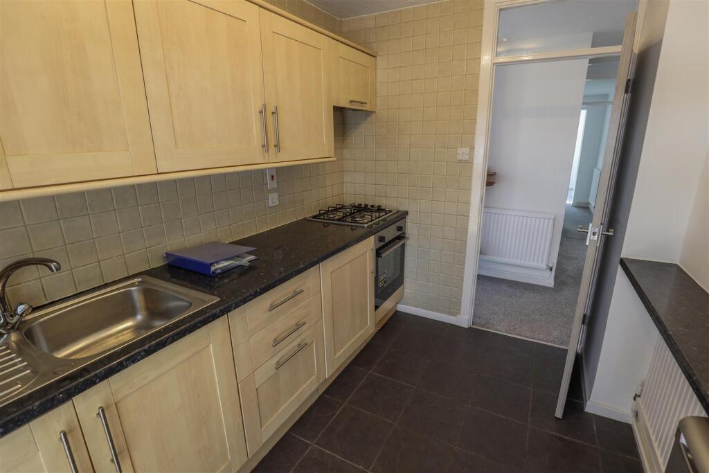 House in Brynsadler, Pont-y-Clun - View 4