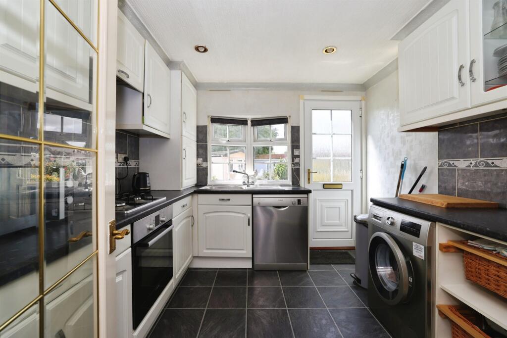 Mullenscote Mobile Home Park, Weyhill, Andover photo 4