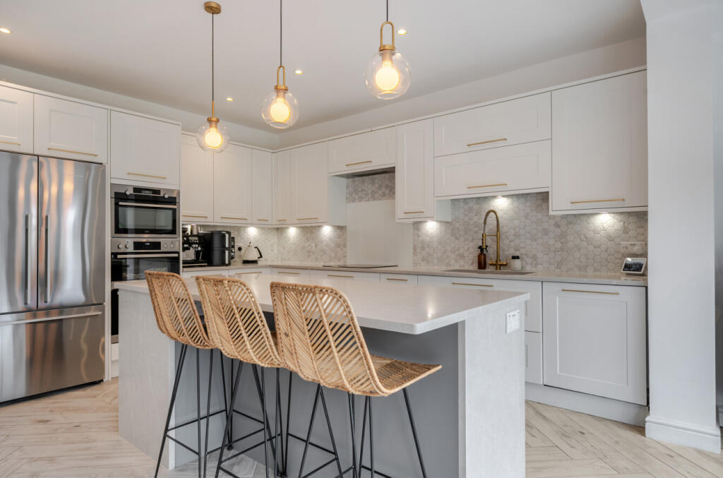 House in Bromley - More