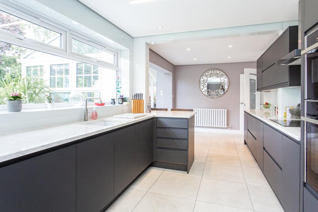 Orchard Close, Mersham, Ashford, Kent, TN25 photo 4