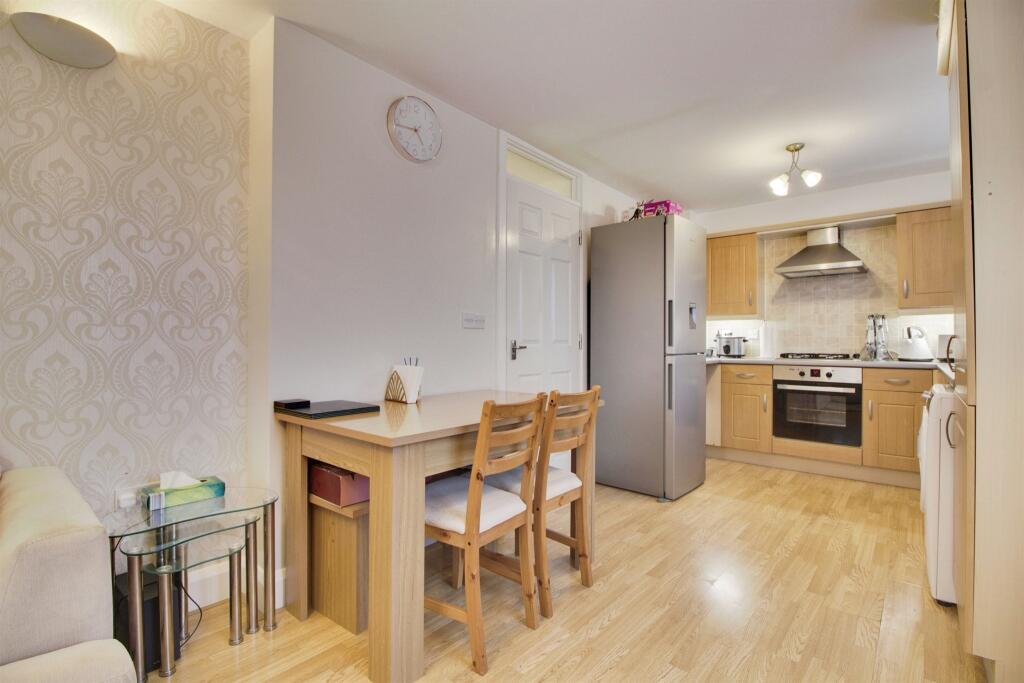 Wenham Place, Hatfield photo 5