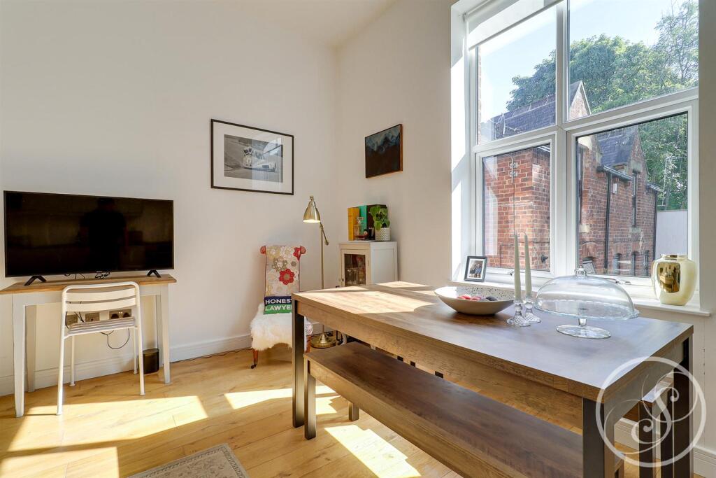 Apartment in Leeds, West Yorkshire - View 3