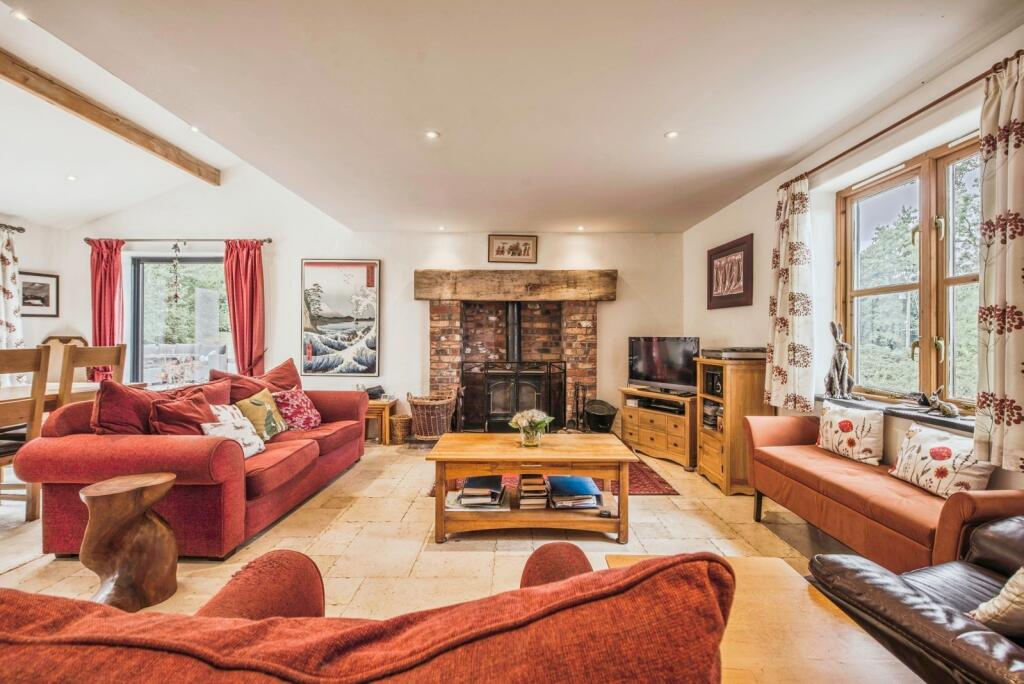 House in Penally - More