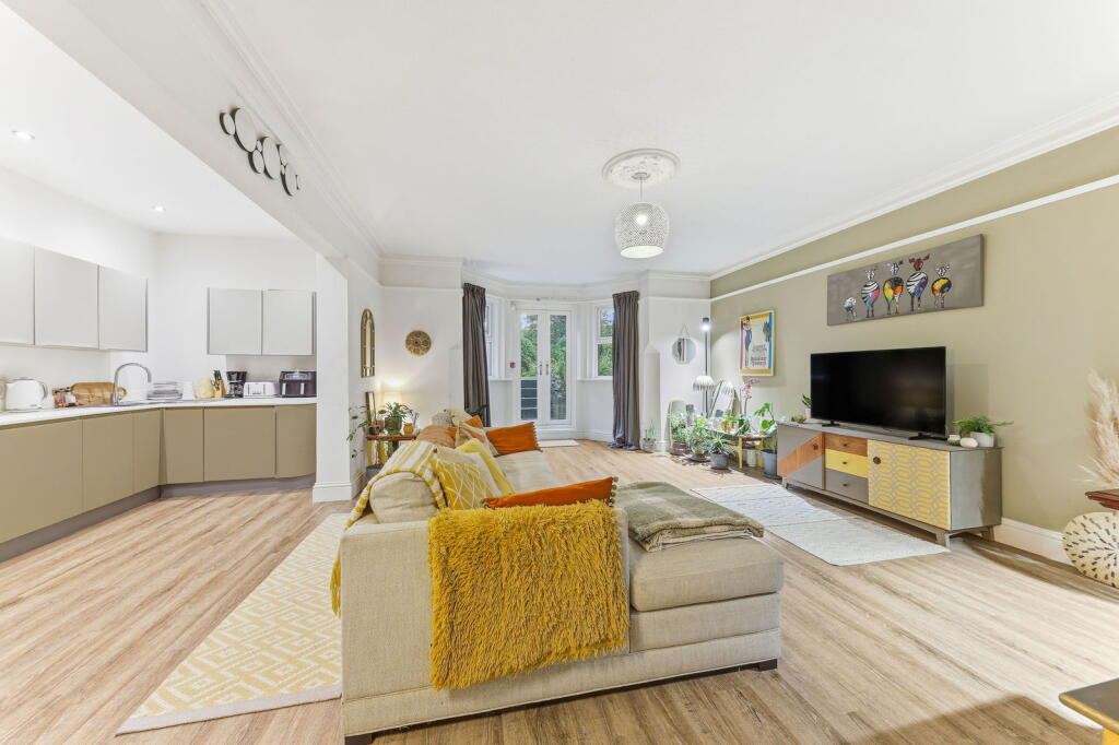 Burton Crescent, Leeds, LS6 4DN photo 2