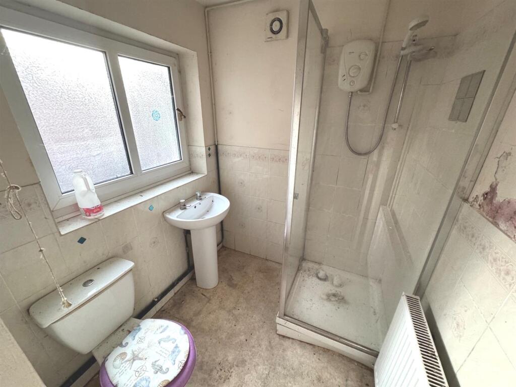House in Staffordshire Moorlands, Leek - More
