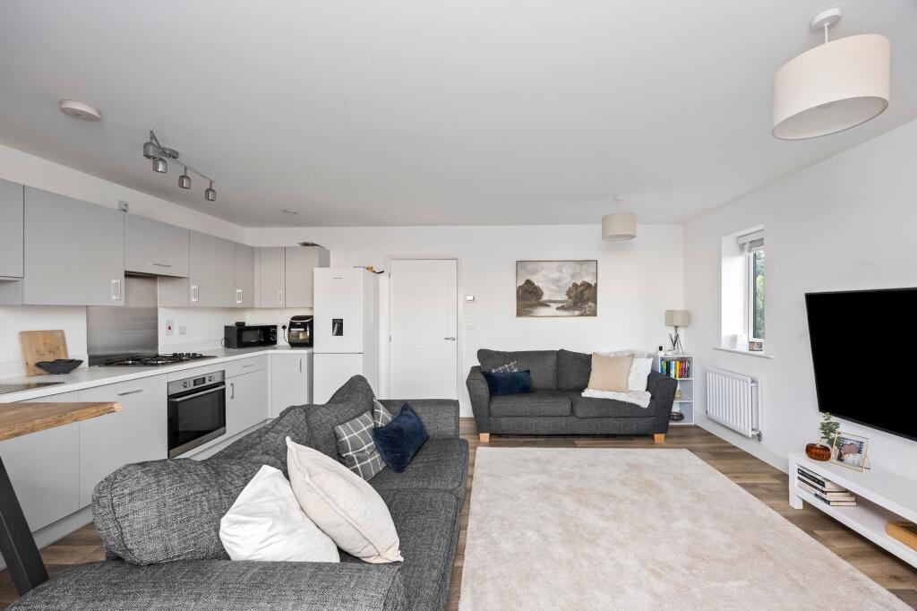 Apartment in Reigate and Banstead, Surrey - View 4