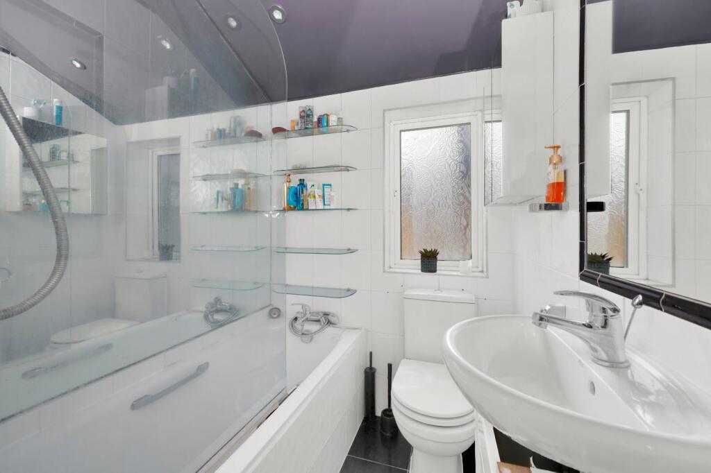 Apartment in London, Brondesbury Park, Brondesbury - More