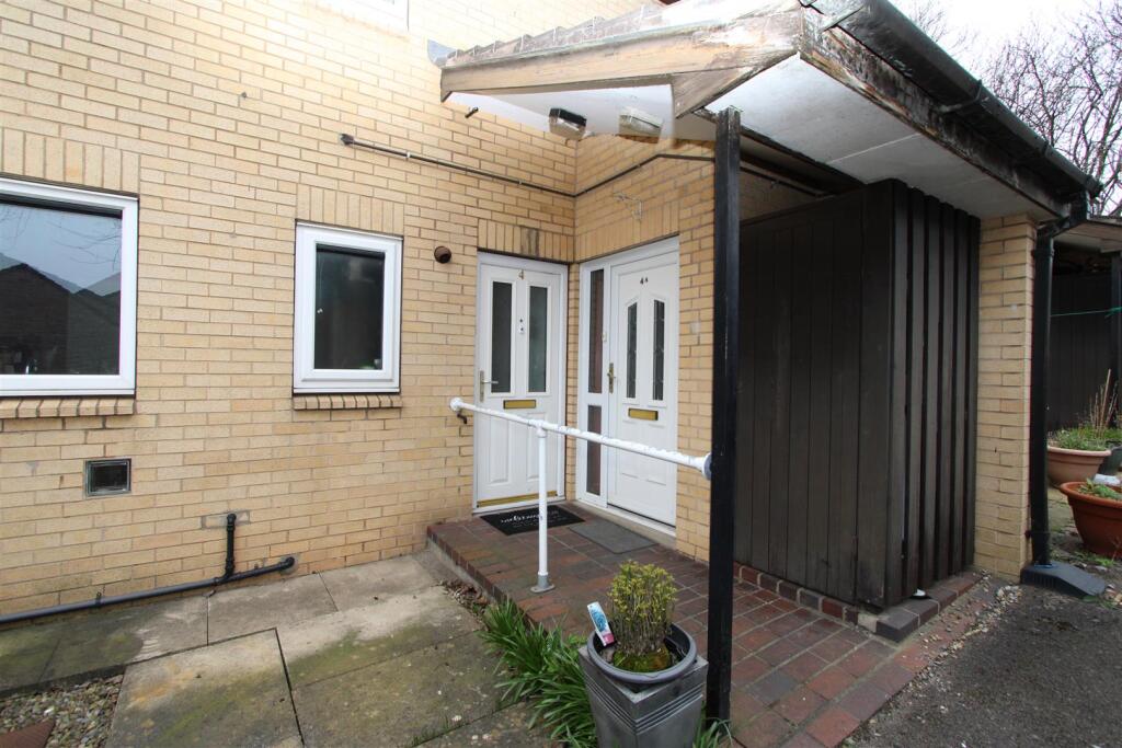Main image of property: Peaseland Road, Cleckheaton