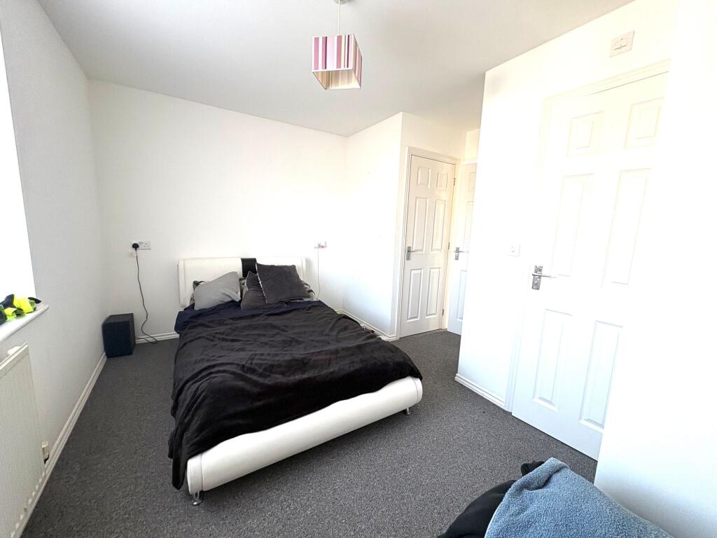 House in Cherwell, Grimsbury, Banbury - More