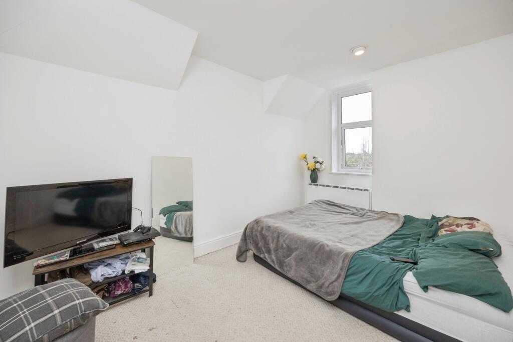 Apartment in Tunbridge Wells, Kent - View 4