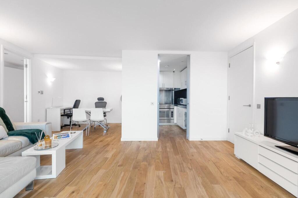 Fairmont Avenue, London, E14 photo 4