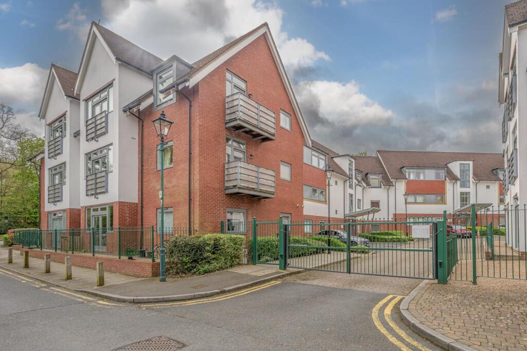 Main image of property: Middlepark Drive, Bournville Park, Northfield, B31 2FQ