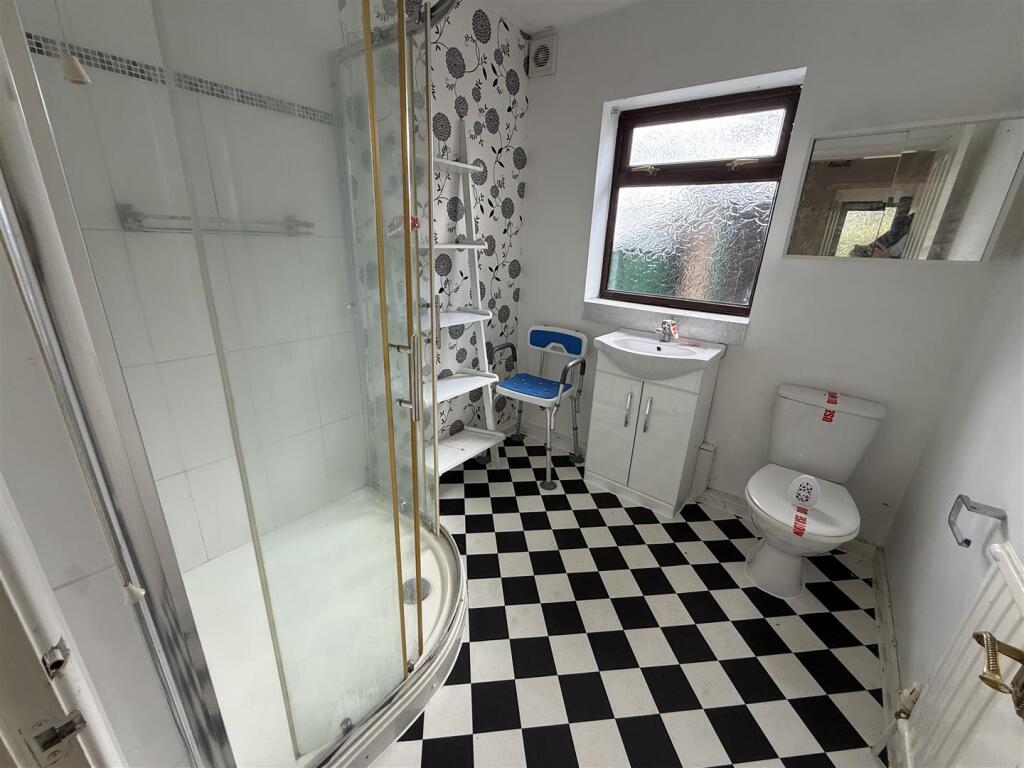 House in Ripley - More
