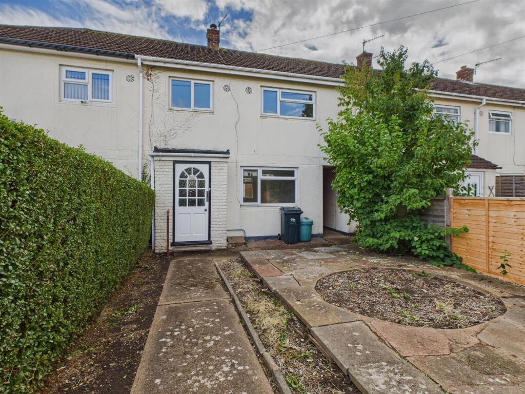 3-bed terraced on Oak Crescent, Malvern, £175,000