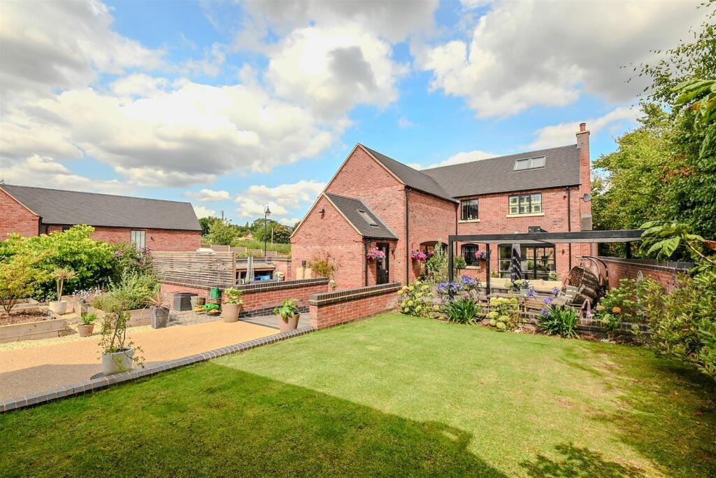 4-bed detached on Mulberry House, Weaverlake Drive, Yoxall, DE13, £1,150,000