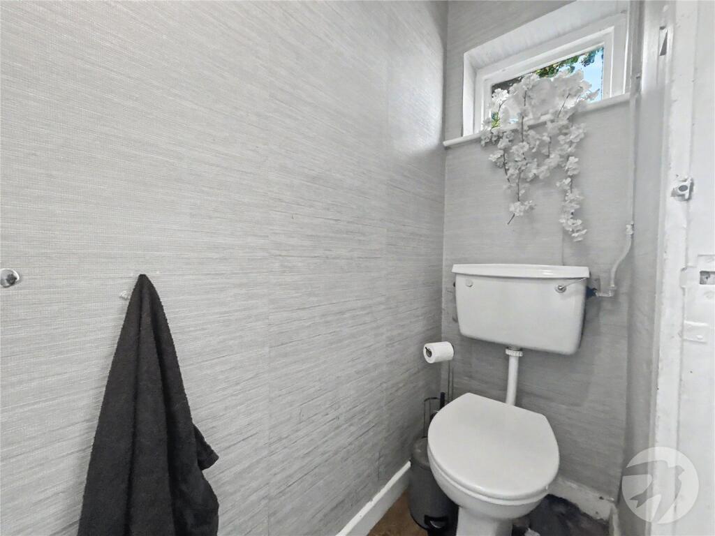House in Dartford - More