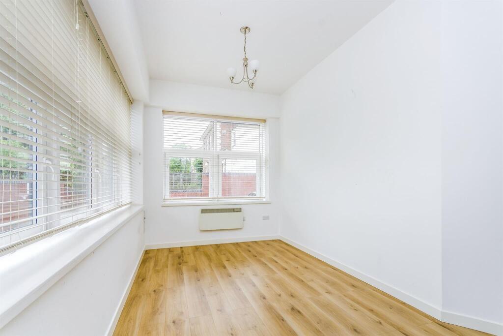 Apartment in Southampton - View 3