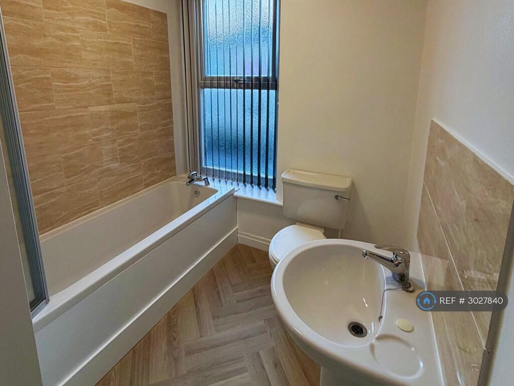 House in Wakefield - View 5