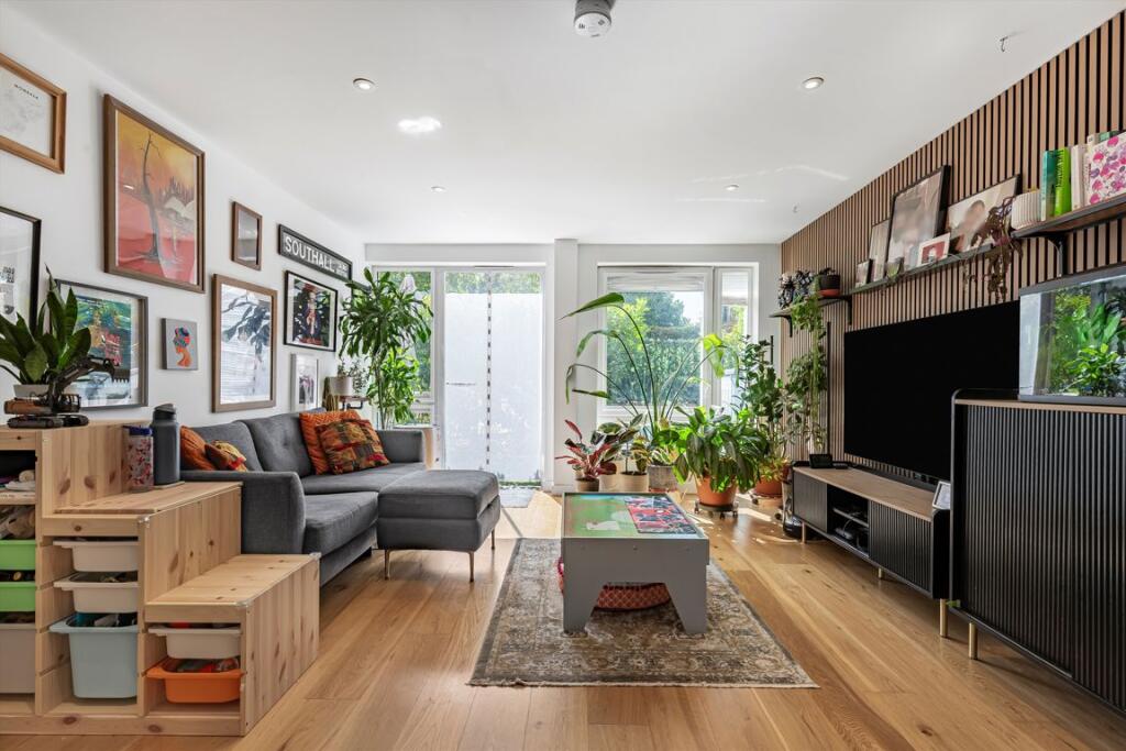 Apartment in Southall - View 2