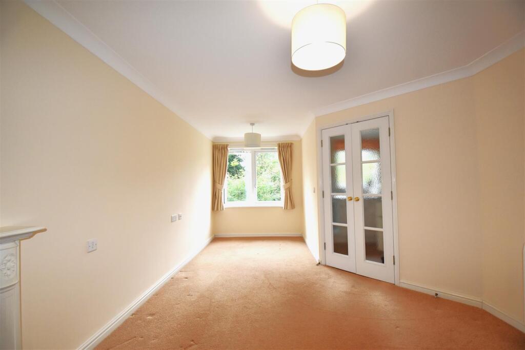 Ashingdon Road, Rochford photo 3