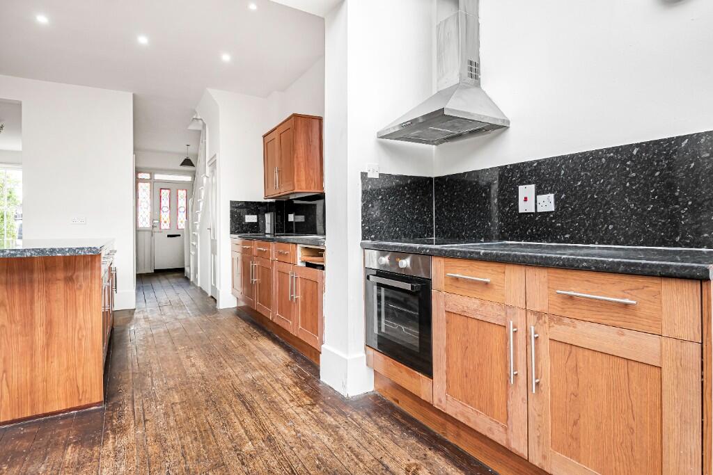 Gordon Road, London, E18 - More
