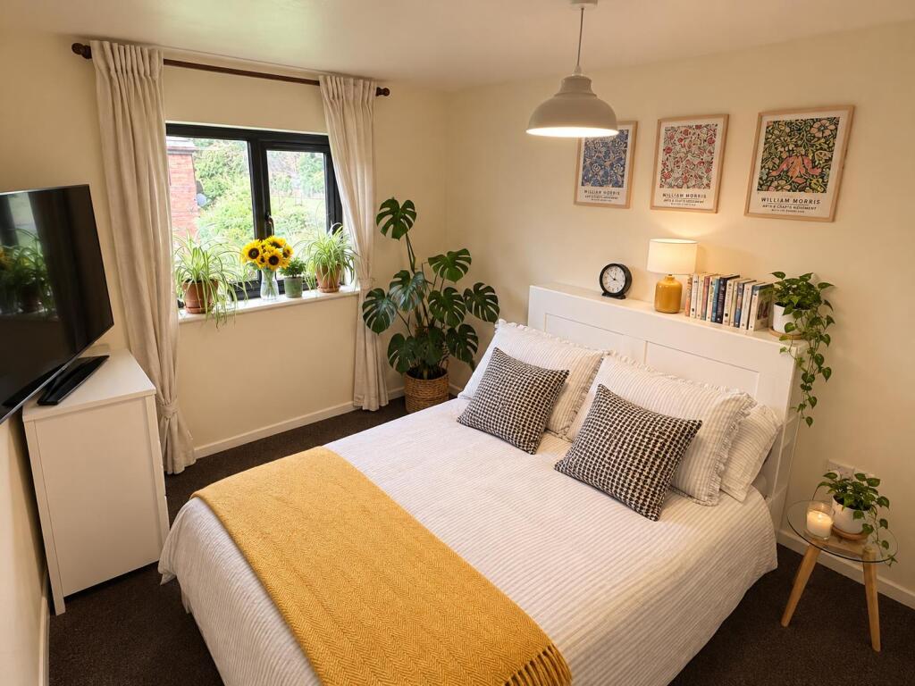 Apartment in Rushmoor, Hampshire - More