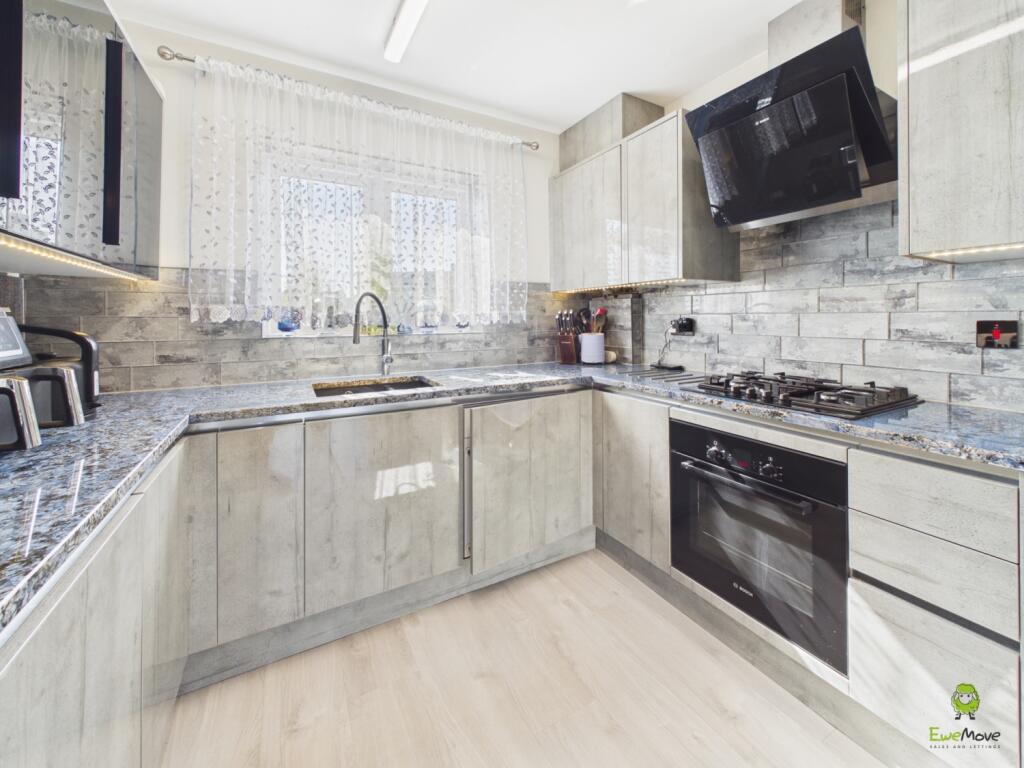 House in Dartford - More
