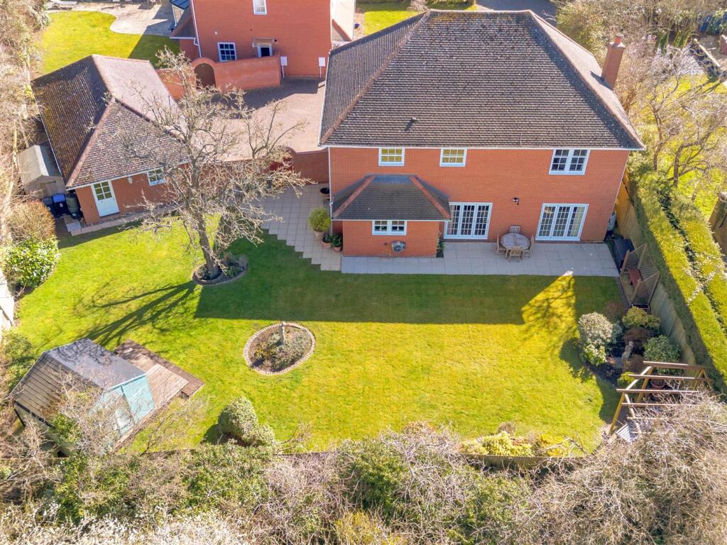 Hillcrest Close, London Road, Loughton, Milton Keynes photo 2