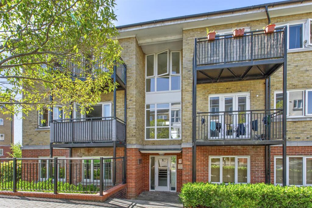 Main image of property: IVES HOUSE, HIGH WYCOMBE (WALK OF TRAIN STATION)
