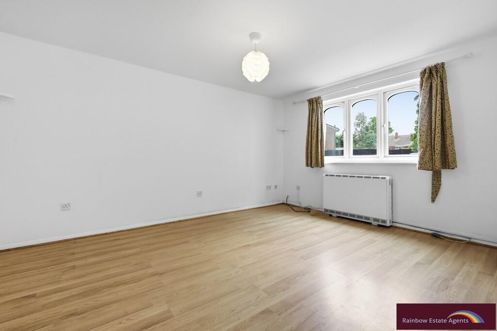 Apartment in Epping Forest, Waltham Abbey - View 2