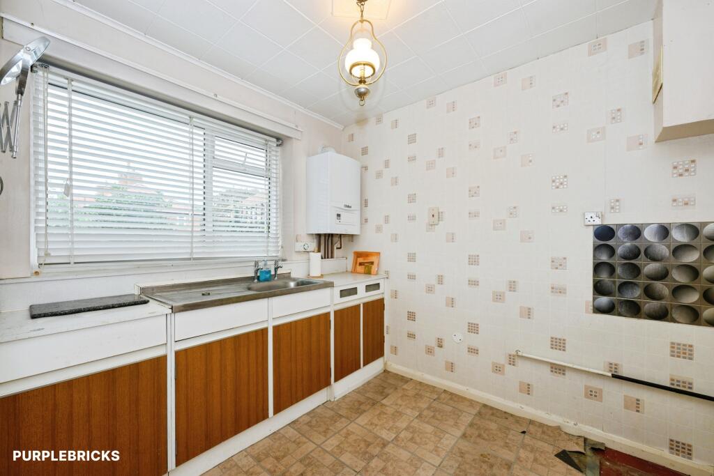 House in Sutton - More