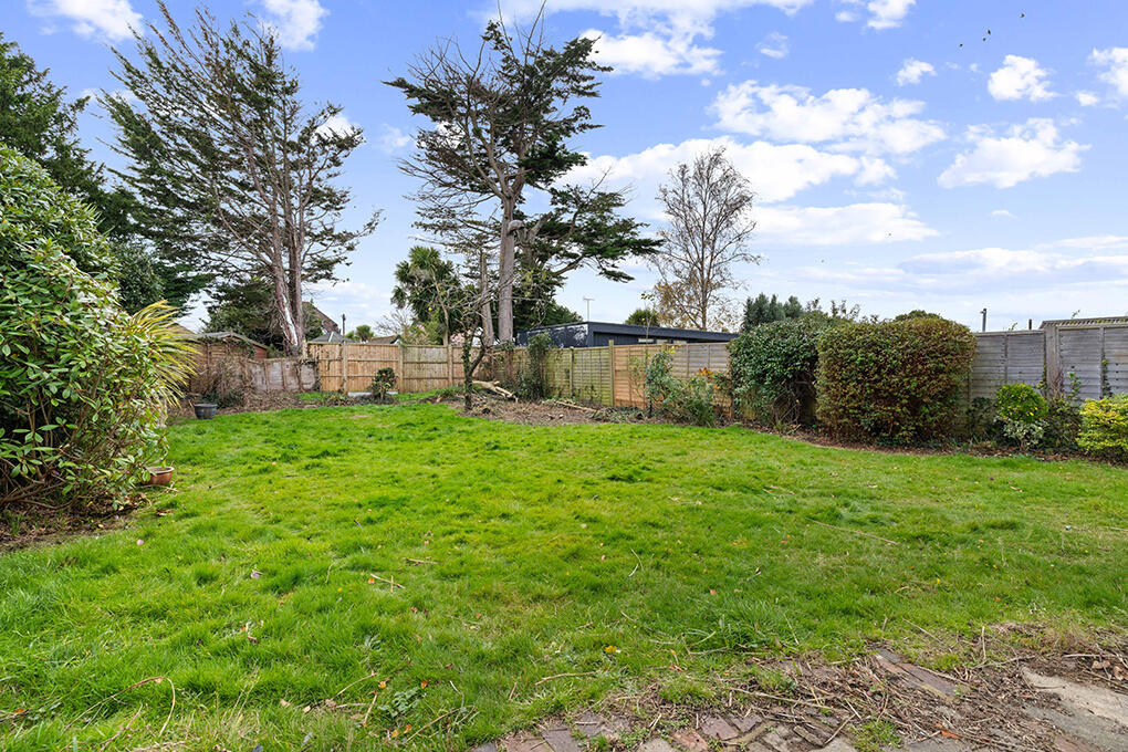 Felpham Way, Felpham, Bognor Regis, West Sussex, PO22 photo 4