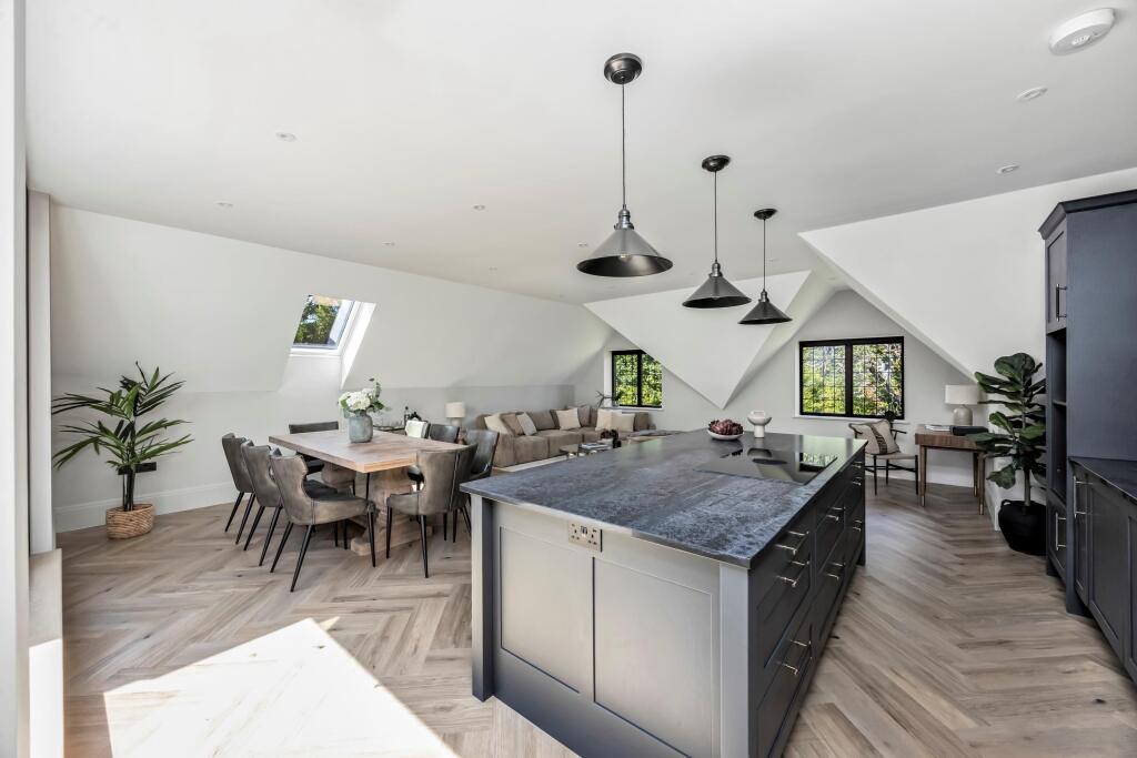 Apartment in Kingston upon Thames - More
