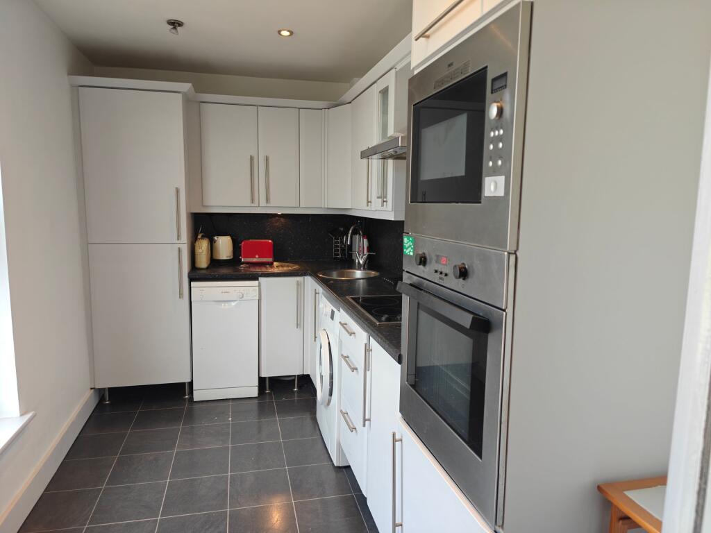 Apartment in Worcester, Lyppard Grange, The Ronkswood - View 4