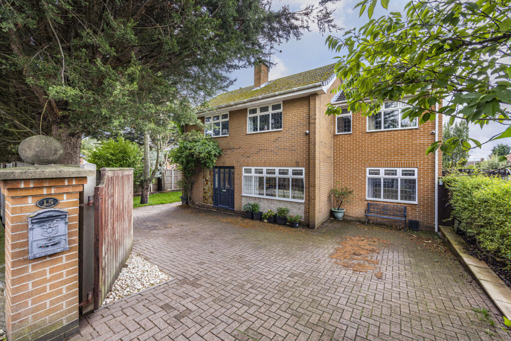 5-bed detached on Lawrence Avenue, Eastwood, NG16, £375,000