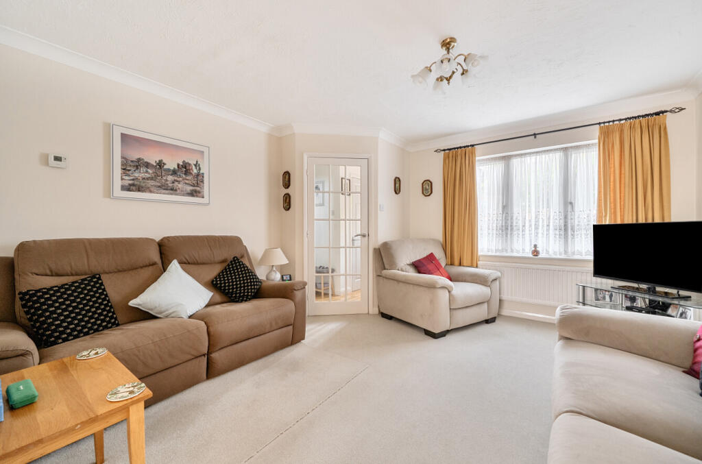 House in Binfield, Temple Park - More