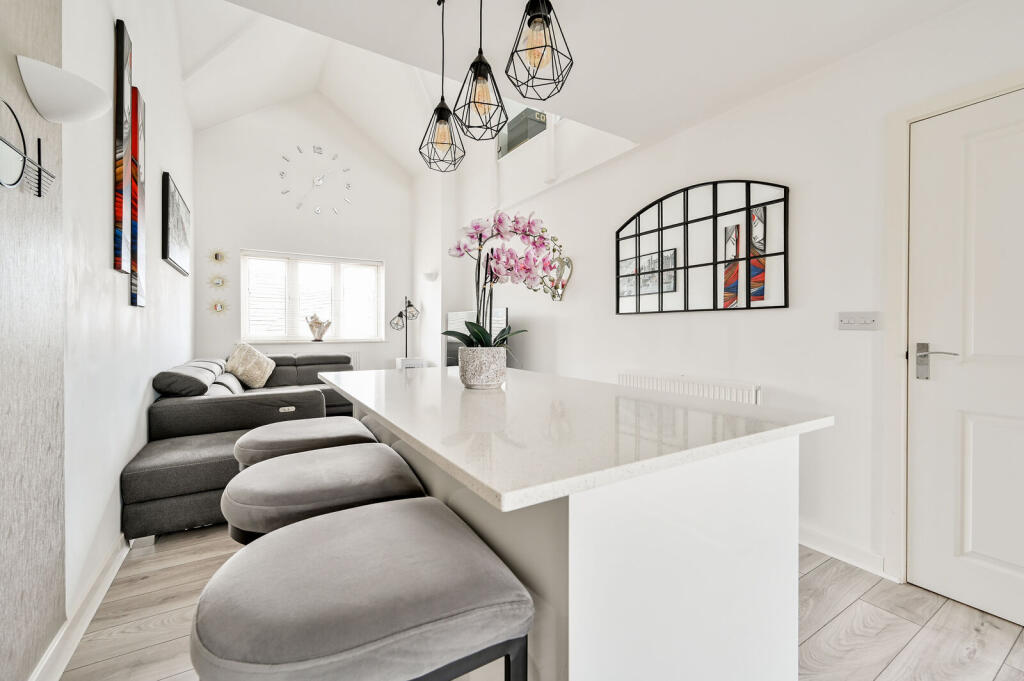 Apartment in Watford - View 4