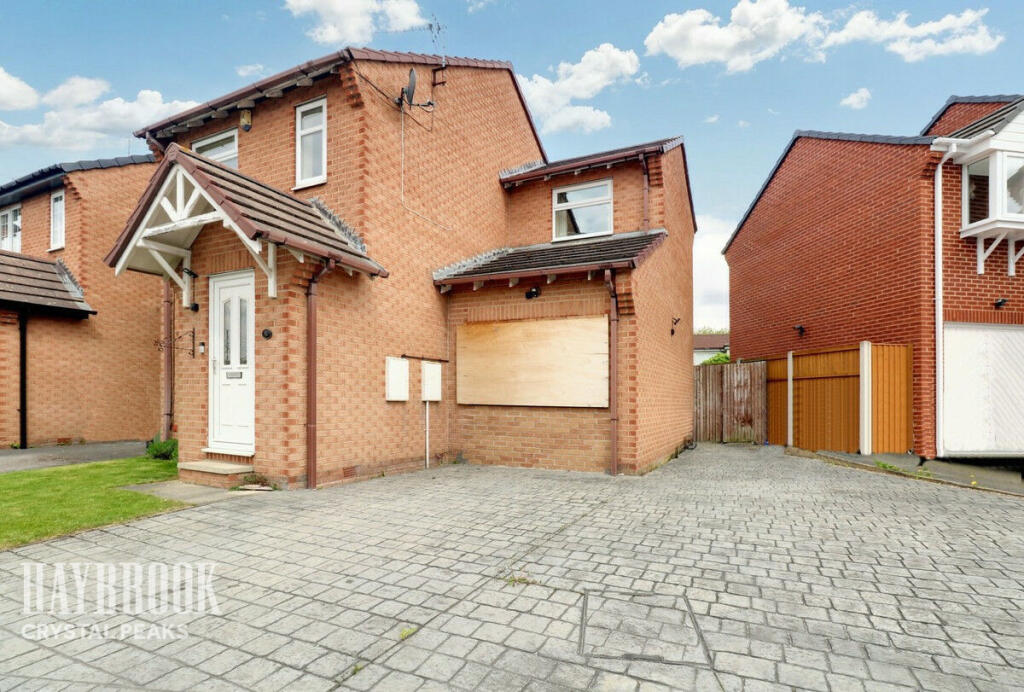 3-bed detached on Bishop Gardens, Woodhouse, £210,000