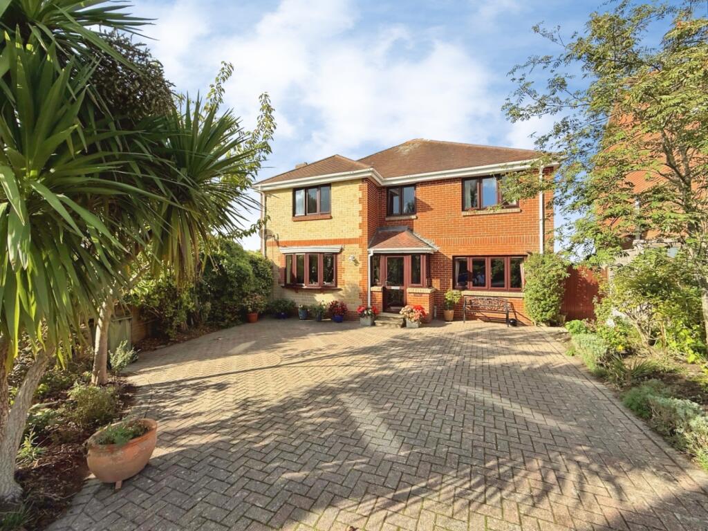 4-bed detached on Newport, Isle of Wight, £499,950