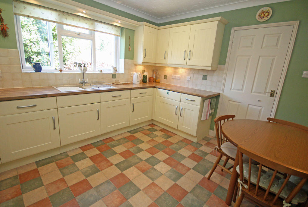 Apple Tree Road, Alderholt  photo 4