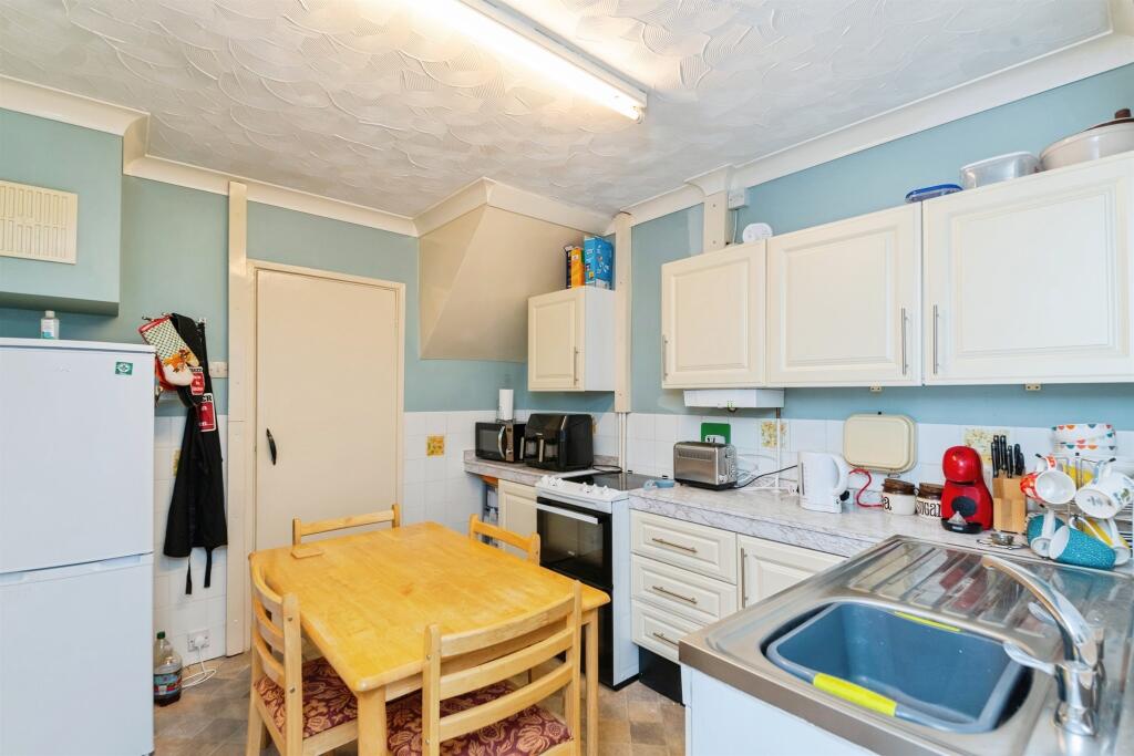 Tudor Close, Clacton-On-Sea - View 5
